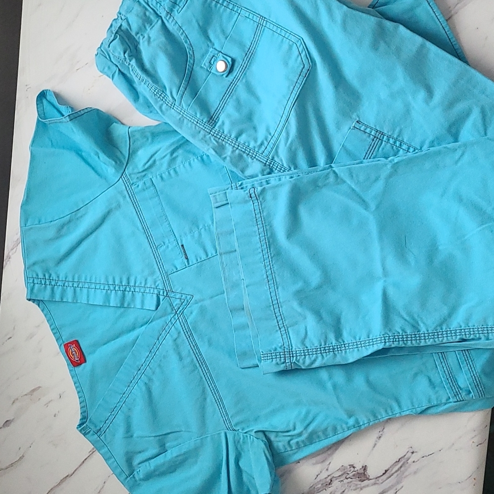 Dickies scrub set